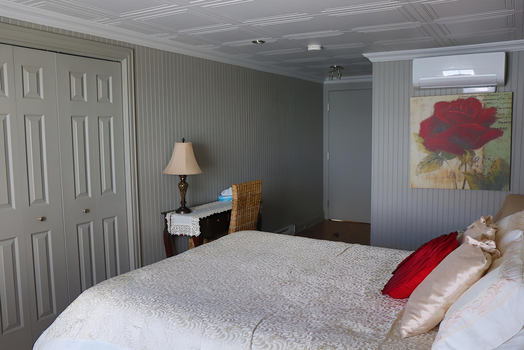Superior Room, 1 Queen Bed photo 2