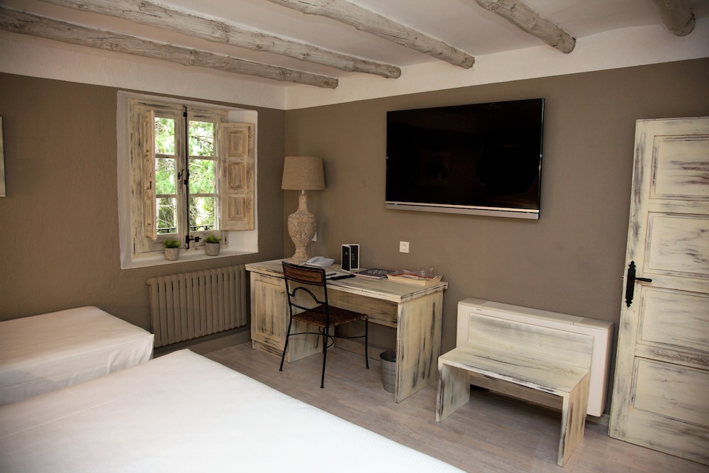 Standard Room (3 Adults) - Photo 4