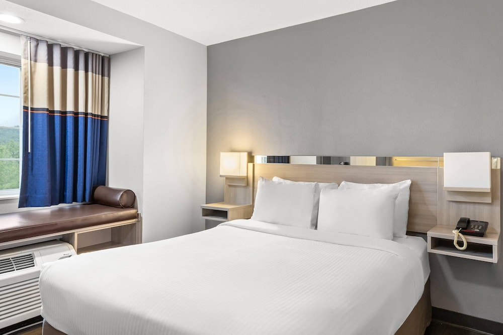 Standard Room, 1 Queen Bed, Non Smoking photo 1