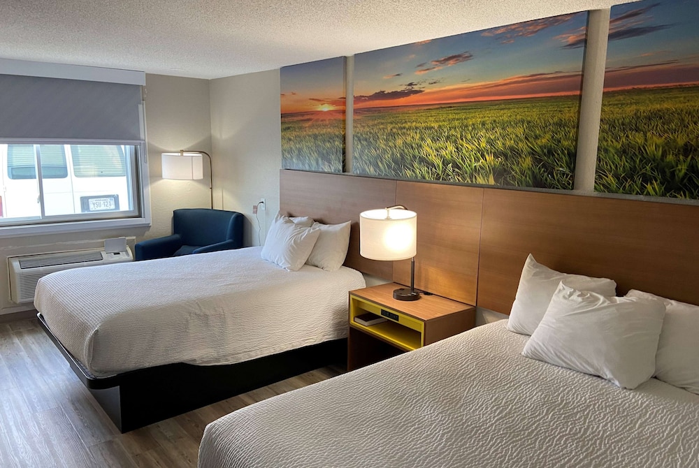 Standard Room, 2 Queen Beds, Non Smoking - Photo 1