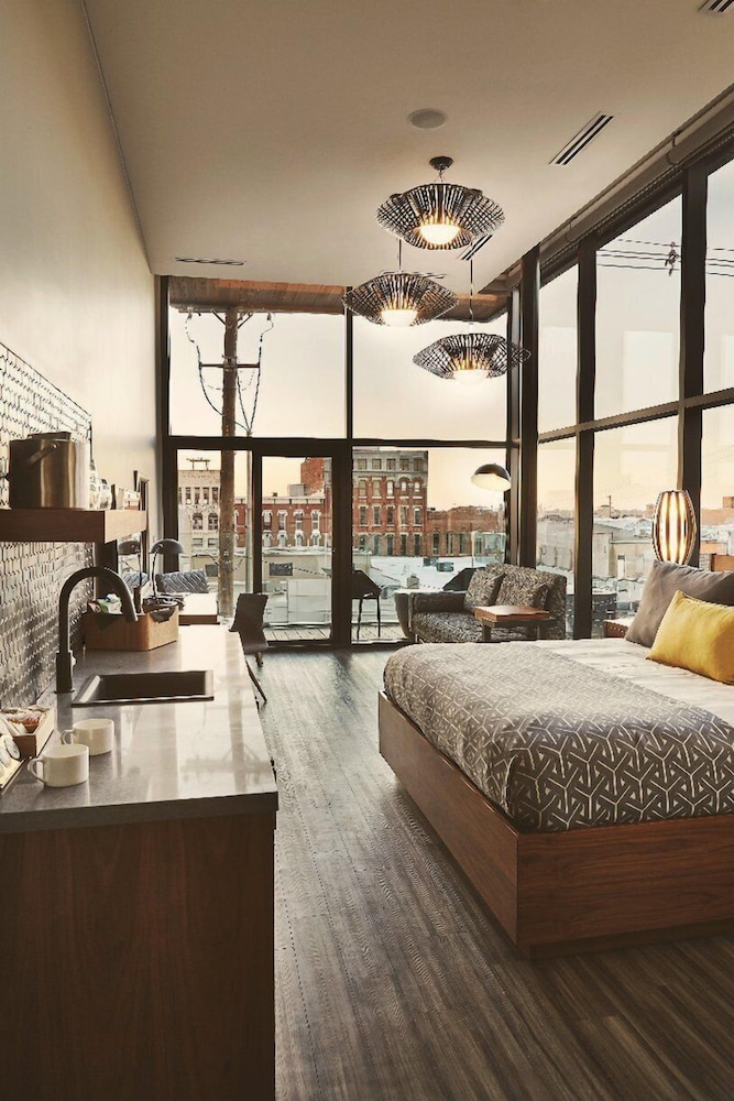 Room, 1 King Bed, Balcony