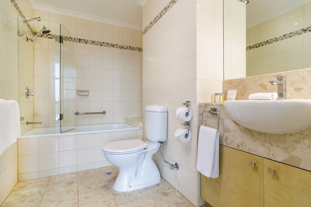 One Bedroom Deluxe King - Photo 4