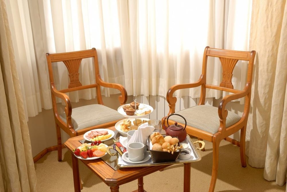 Junior Suite, One Queen Bed