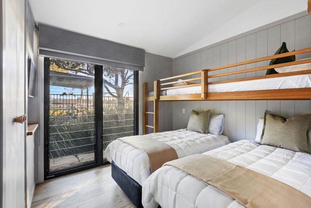 Premium Cabin - Sleeps 5 photo 2