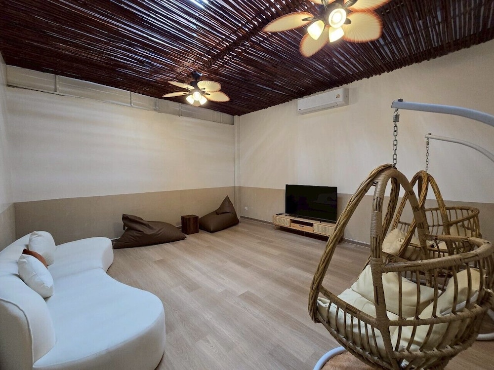 Female Dorm photo 2