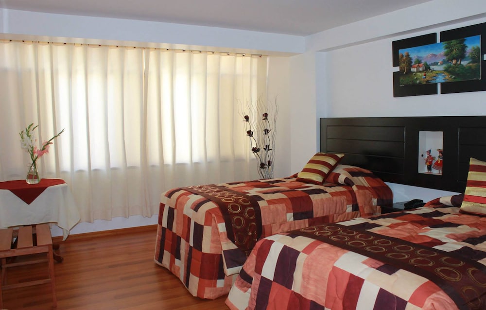 Twin Room, 2 Twin Beds, Private Bathroom photo 2