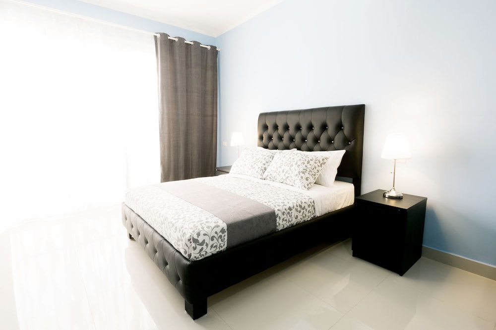 Deluxe Master Suite - Extra Pool Access & Beach Club Access