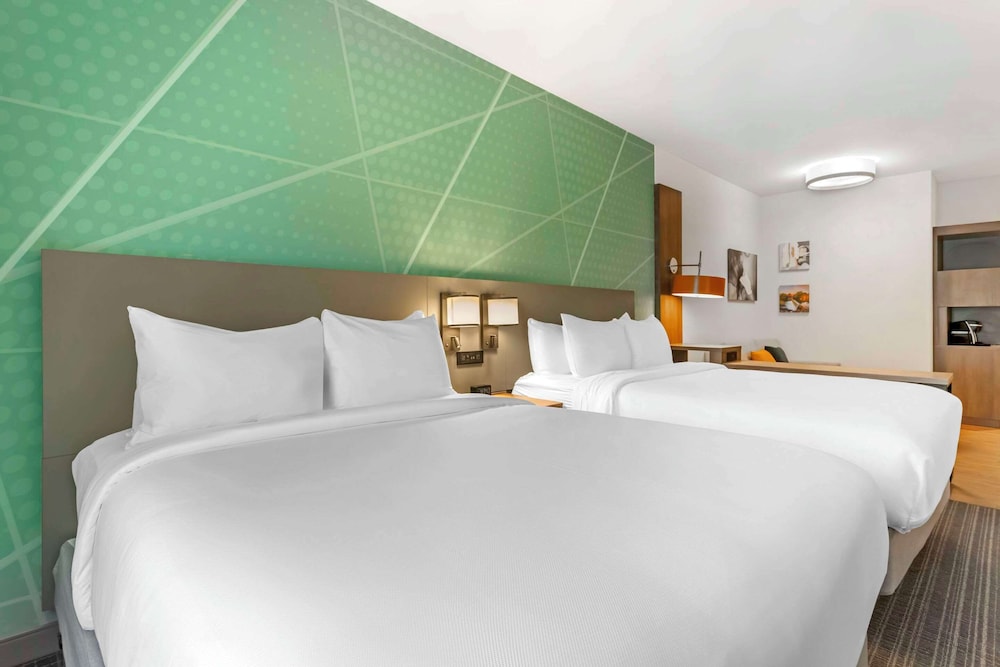 Suite (Double Queen, Handicapped Impaired)