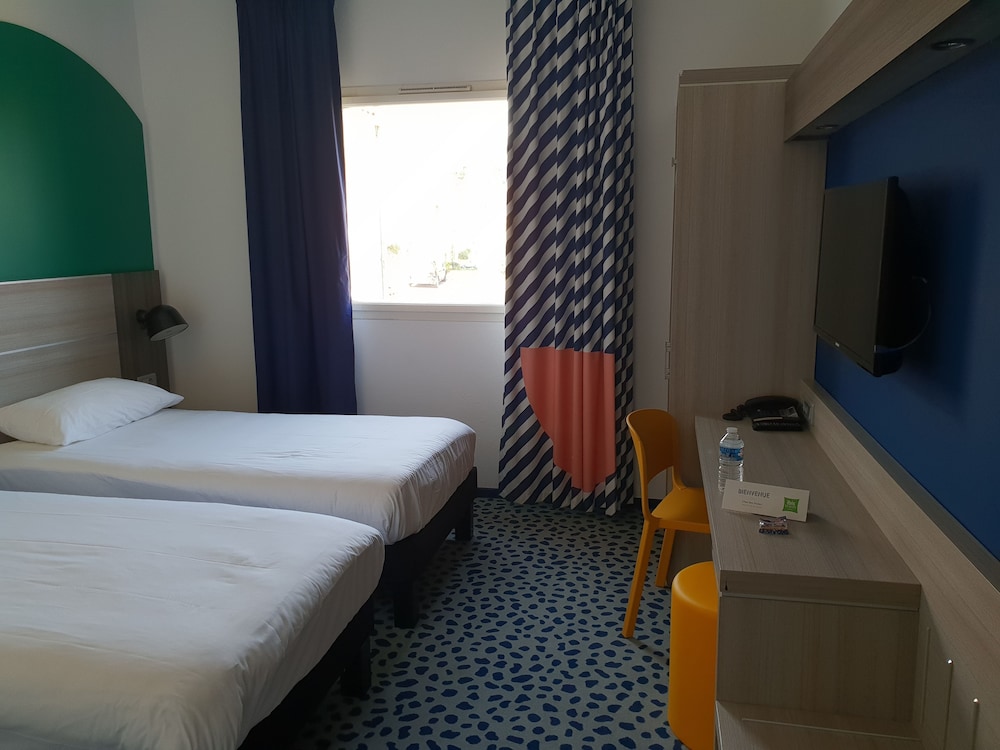 Standard Twin Room, 2 Twin Beds - Photo 2