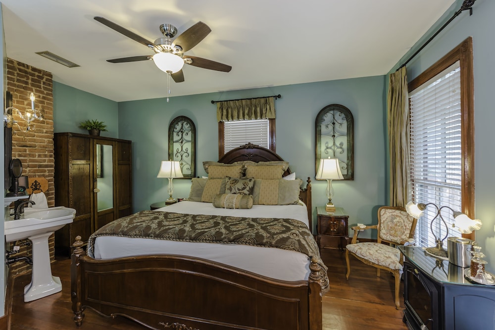 Quarto Turmalina - Quarto Deluxe (Apenas Adultos 21+)