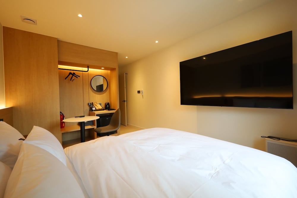 Deluxe Room - Photo 5