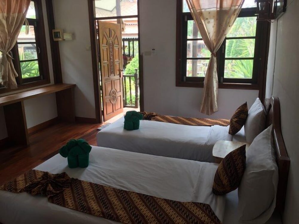Deluxe Twin Room photo 2