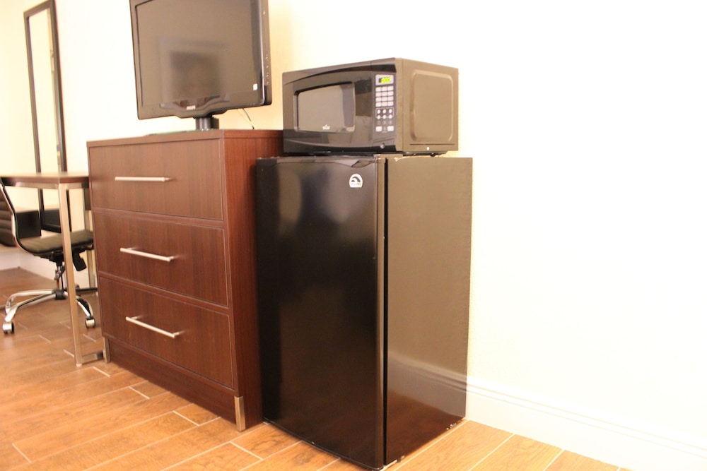 Premium Room, 2 Queen Beds - Photo 11