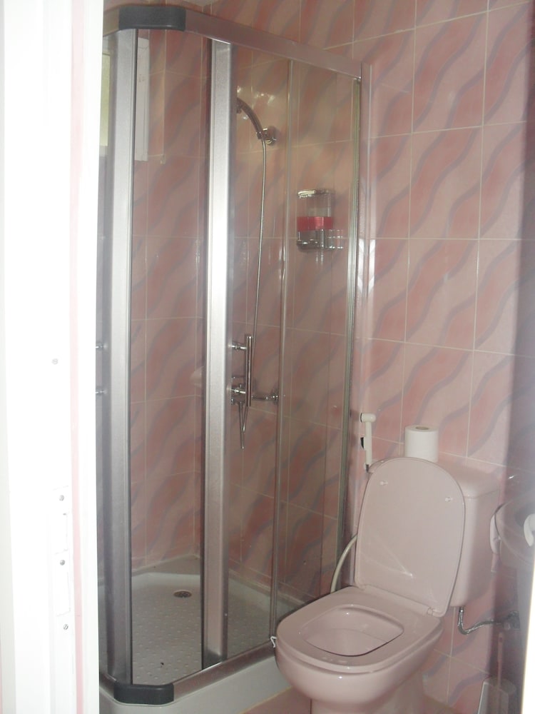 Twin Room (Red ) photo 3