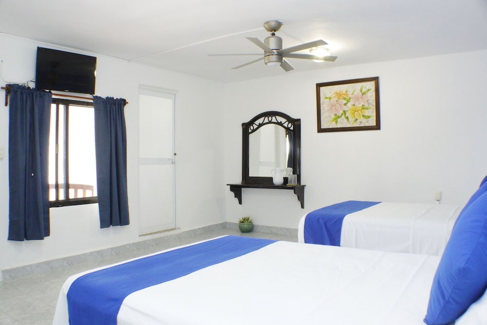 Standard Room, 2 Double Beds - Photo 7