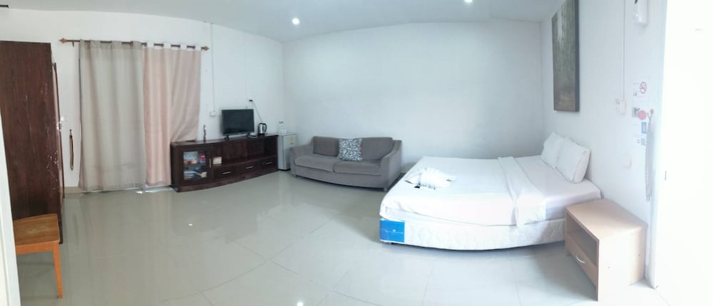 Exclusive Room, 1 King Bed, Resort View, Ground Floor photo 2