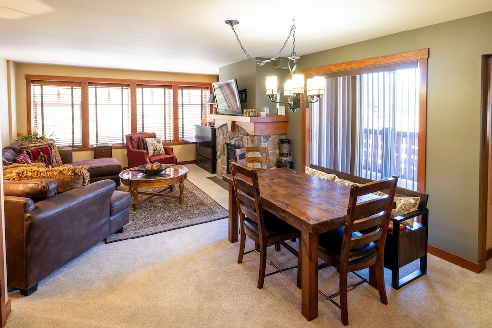 Condo, 2 Bedrooms