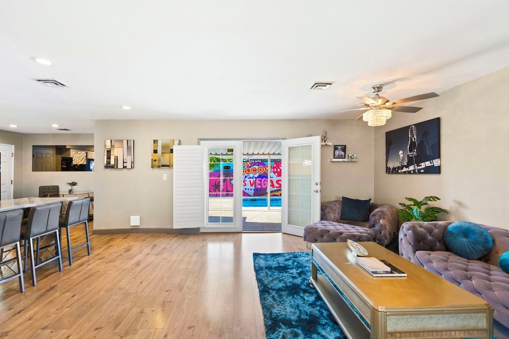Highly Upgraded 4bd2bath Home With Private Pool, Billede 12