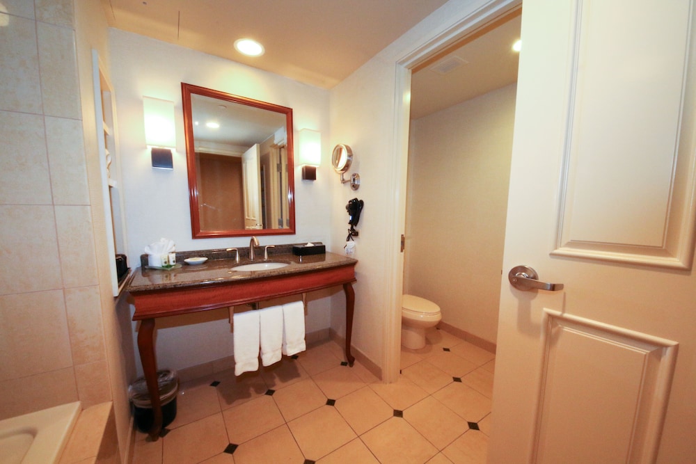 Rodeo Tower, 1 King Bed - Photo 5
