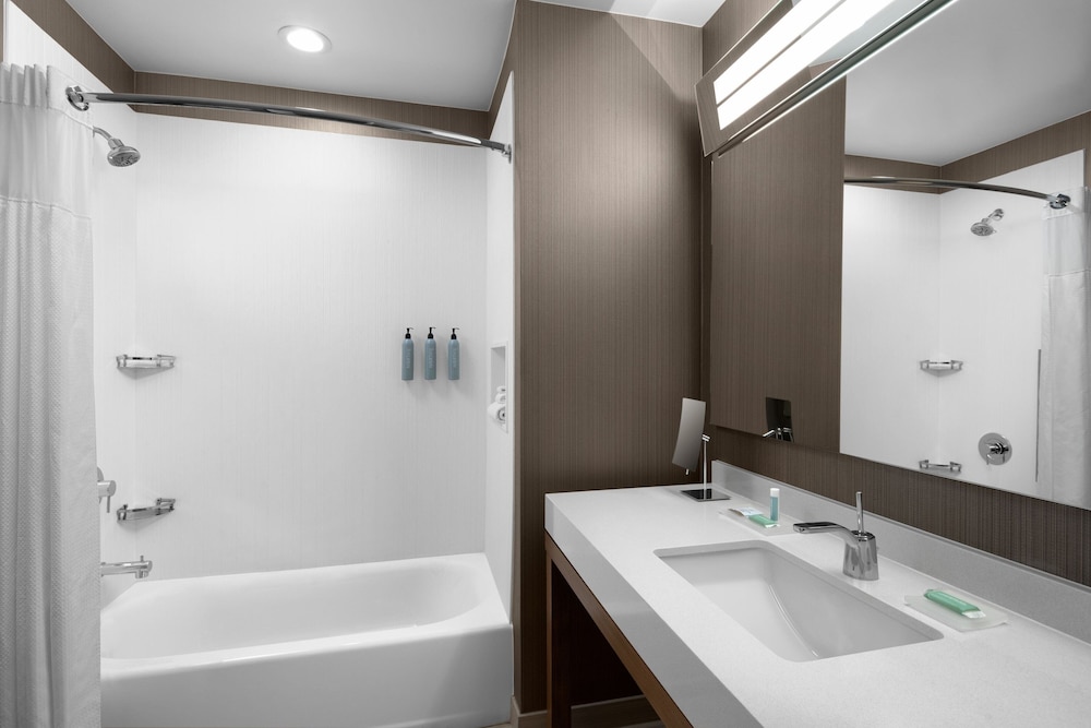 Room, 2 Queen Beds (Hearing Accessible) - Photo 6