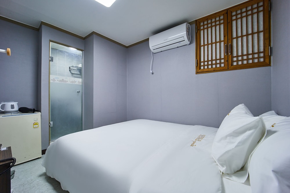 Standard Double Room - Photo 2