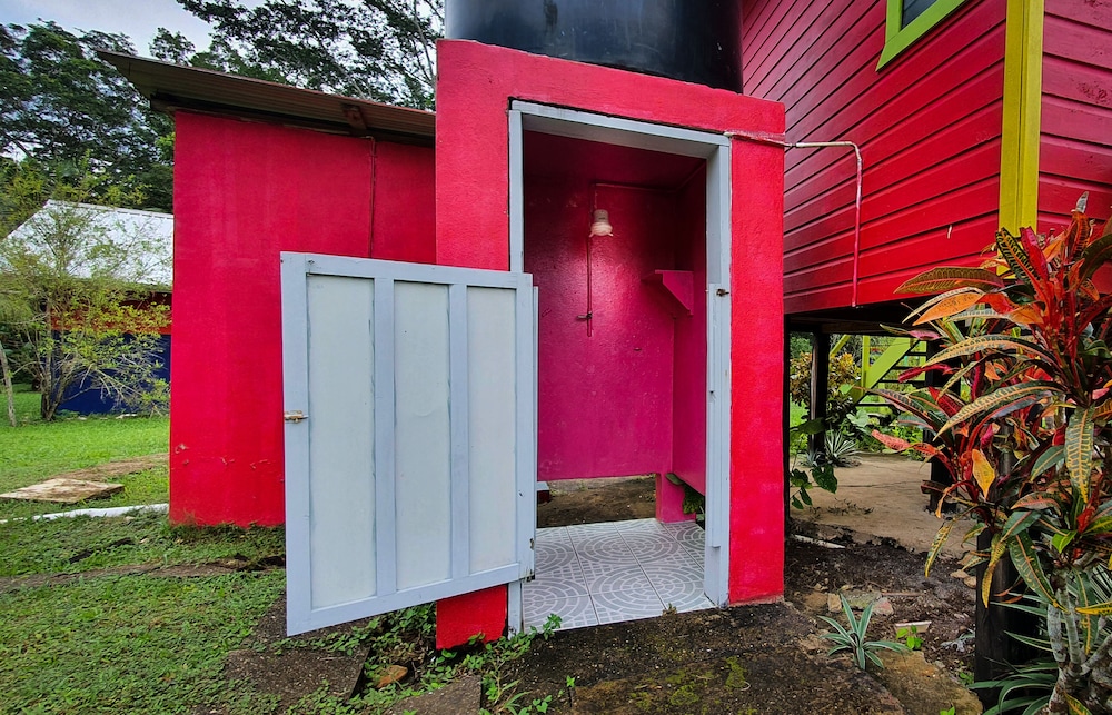 Cherry Cabana - Private Bathroom & Jungle Views photo 2