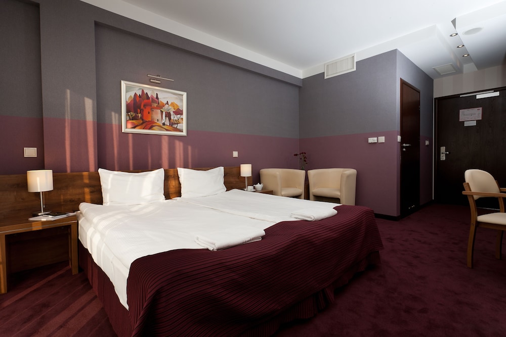 Standard Double or Twin Room - Photo 5