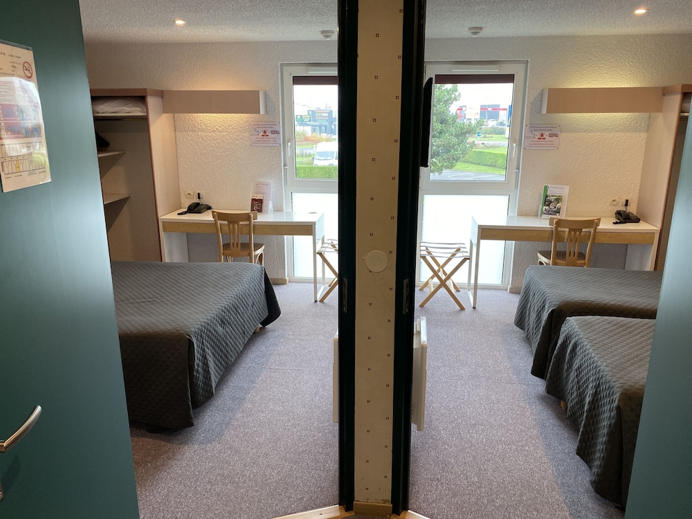 Family Room - Photo 2