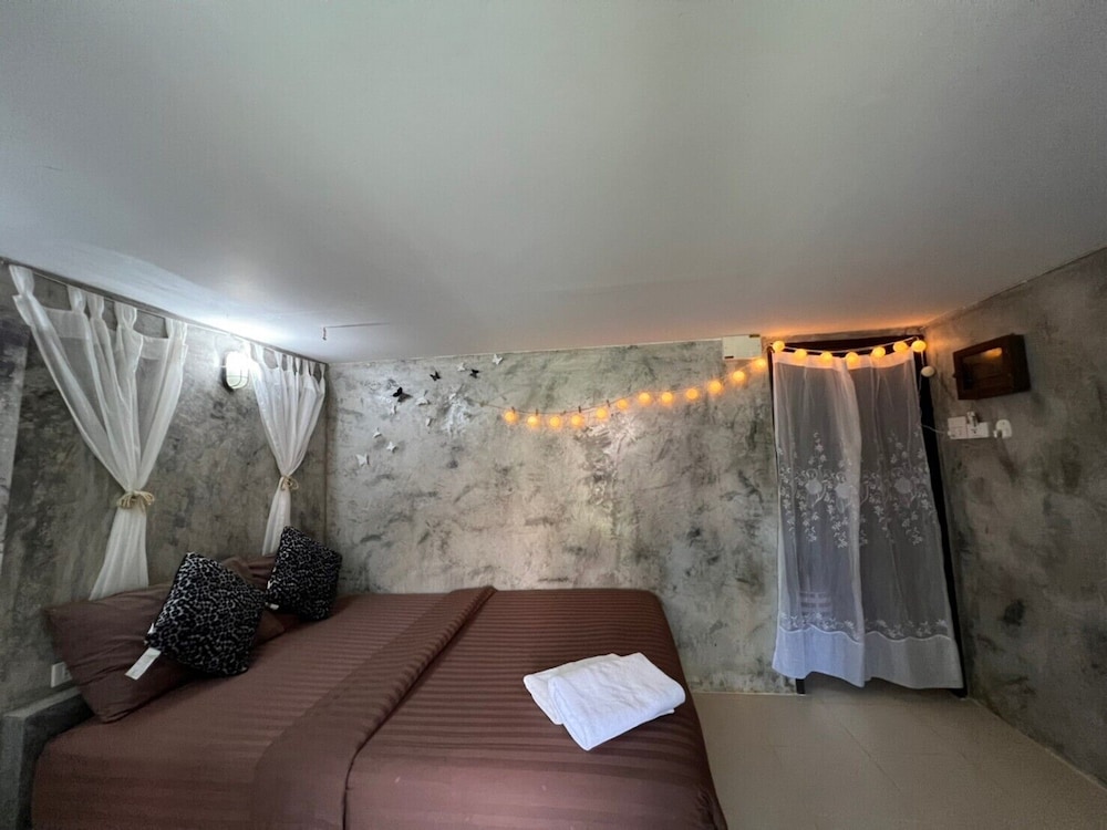 Deluxe Room, 1 Queen Bed - Photo 7