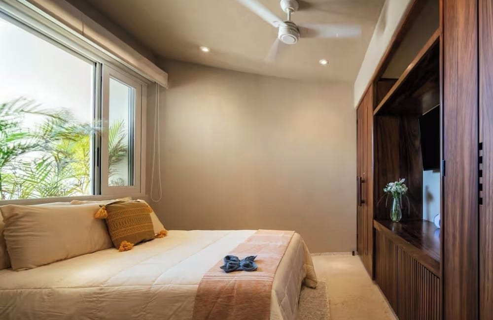 Family Condo, Ocean View, Beachfront