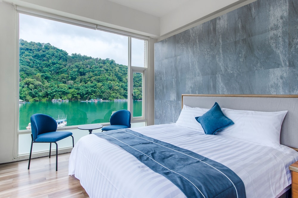 Superior Quadruple Room, Lake View - Photo 2