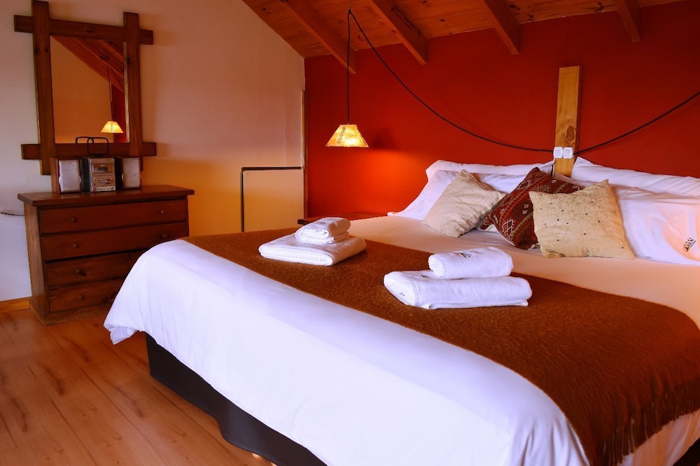 Exclusive Chalet, 1 King Bed, Hot Tub, Lake View photo 1