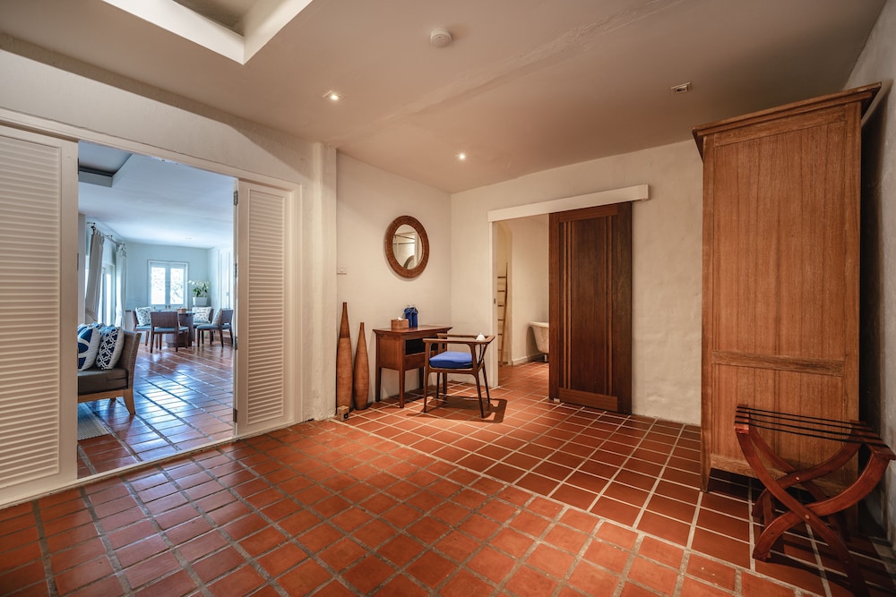 2BR Chaba Beachfront Villa - Photo 2