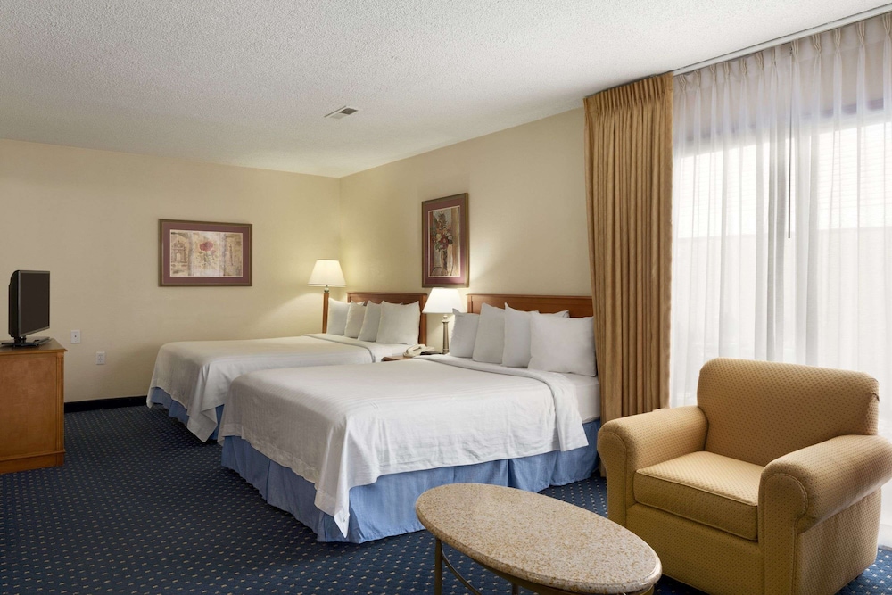Studio Suite, 2 Queen Beds, Accessible, Non Smoking (1st Floor) photo 1