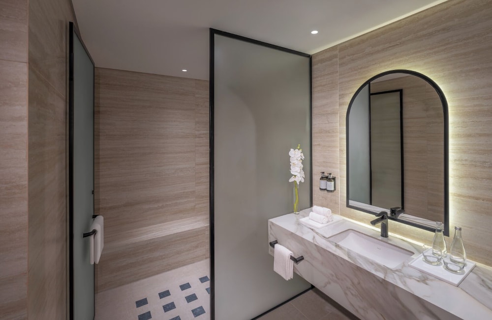 Superior King or Twins Room - Newly Renovated - Photo 5
