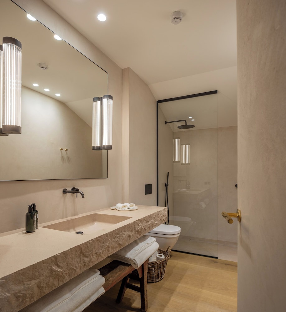 Standard Double or Twin Room Standard Double or Twin Room
