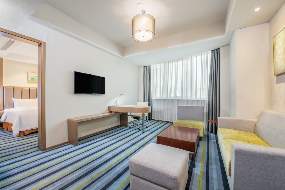 Suite, 1 Bedroom photo 2