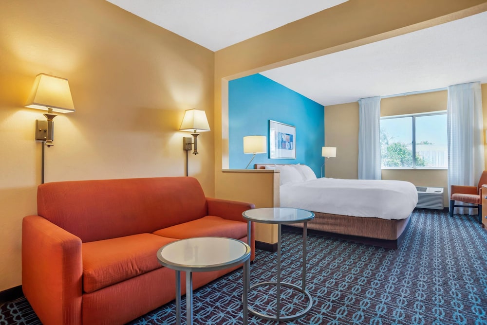 Suite, 1 King Bed, Non Smoking - Photo 1