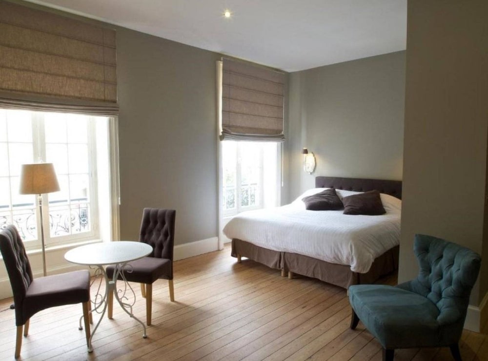 Studio, Ensuite (côté cour )