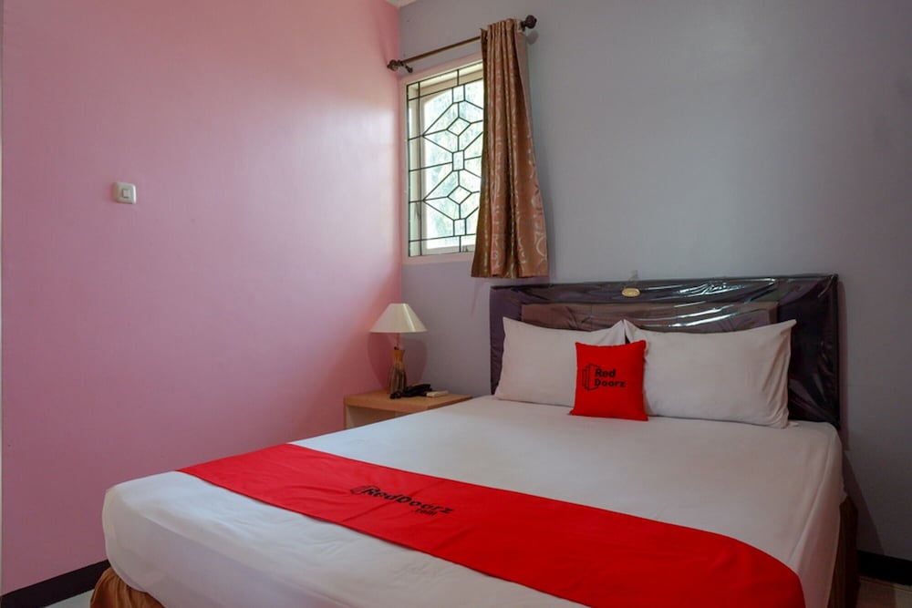 Double Room (RedDoorz) - Photo 3