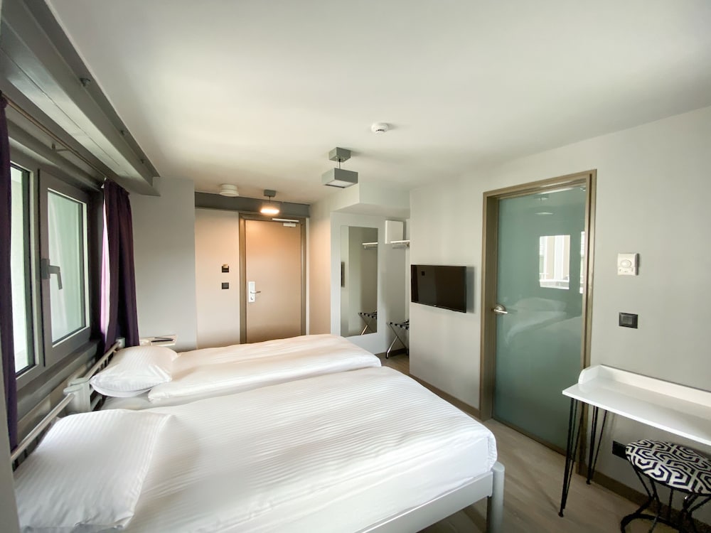 Standard Twin Room photo 2
