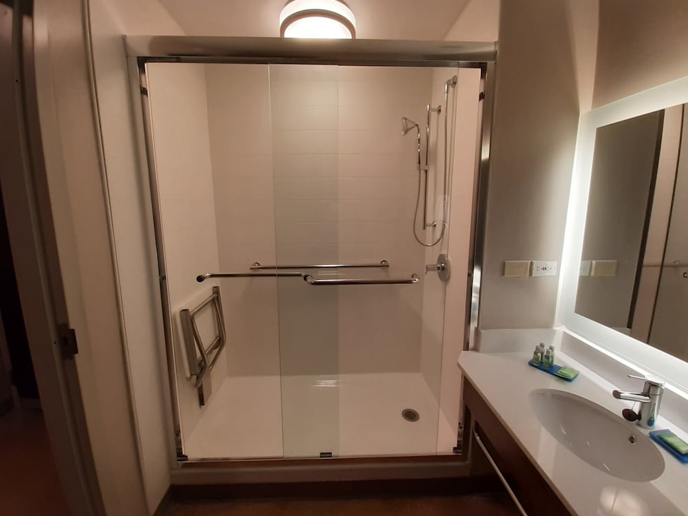 Suite, 1 King Bed, Accessible, Non Smoking (Communications) - Photo 1