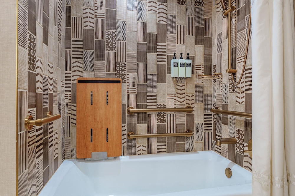 1 King Bed Accessible Tub