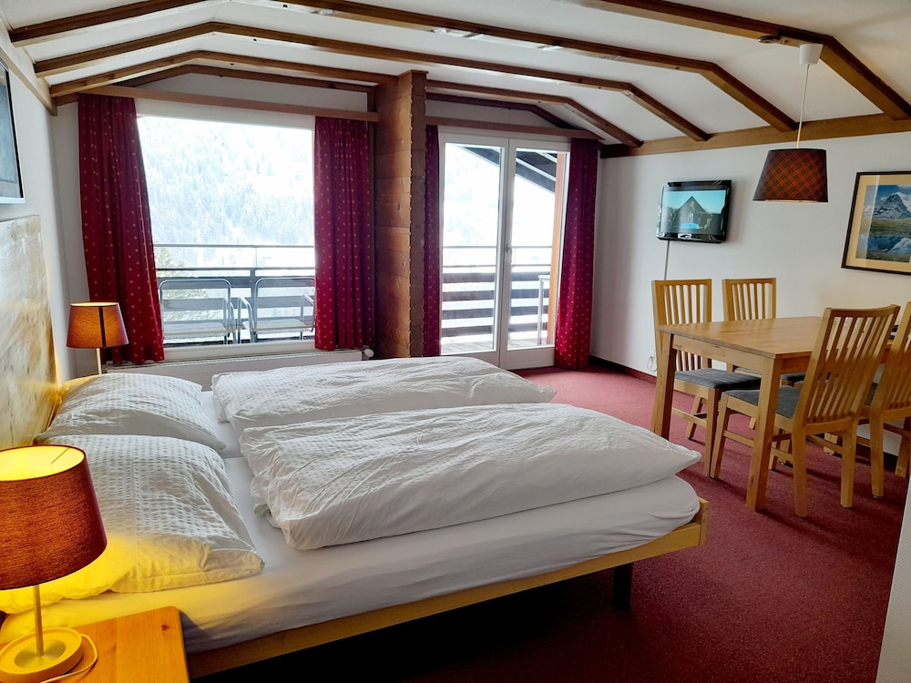 Panoramic Apartment, Balcony, Mountain View photo 1