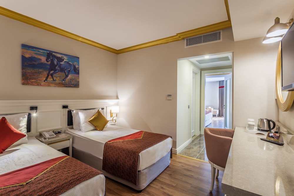 Family Room, 2 Bedrooms