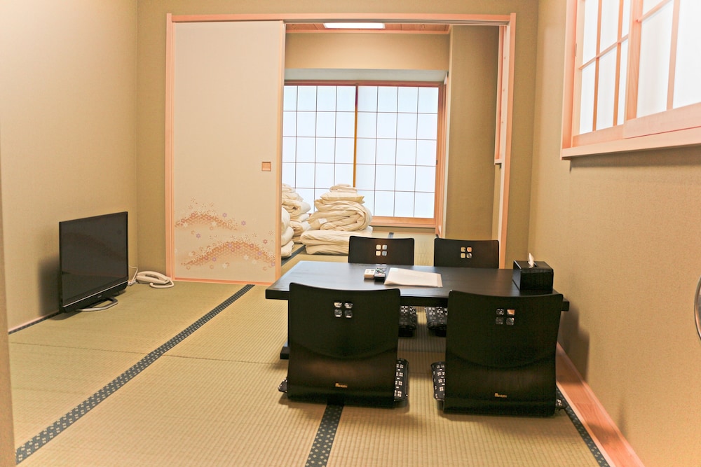 Room (501)