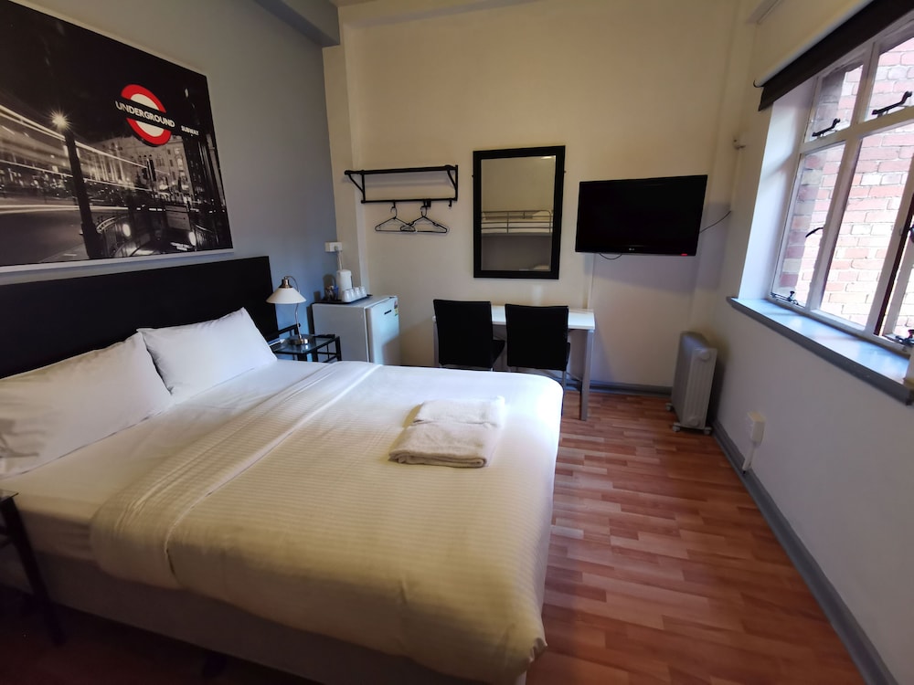Double Room with Ensuite photo 2