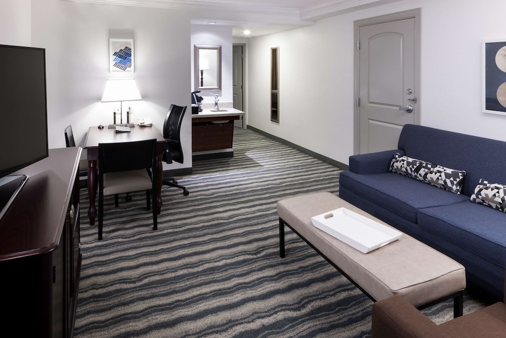 Suite, 2 Double Beds, Accessible (Roll-In Shower) - Photo 5