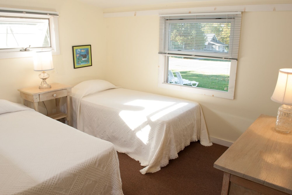 Standard Room, 1 King Bed, Non Smoking (2 Bedroom Cottage)