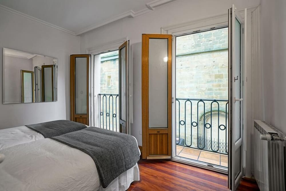 Apartamento, 2 habitaciones, vista a la ciudad